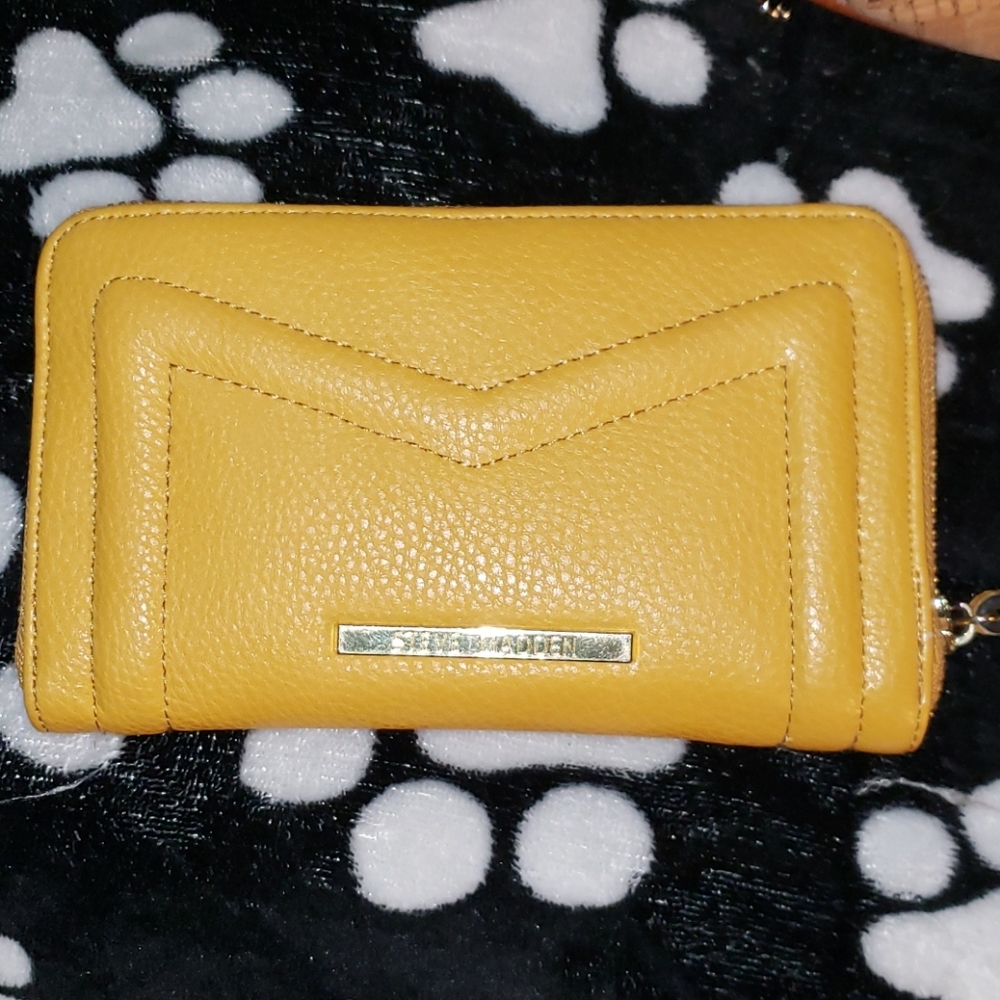 Steve Madden wristlet